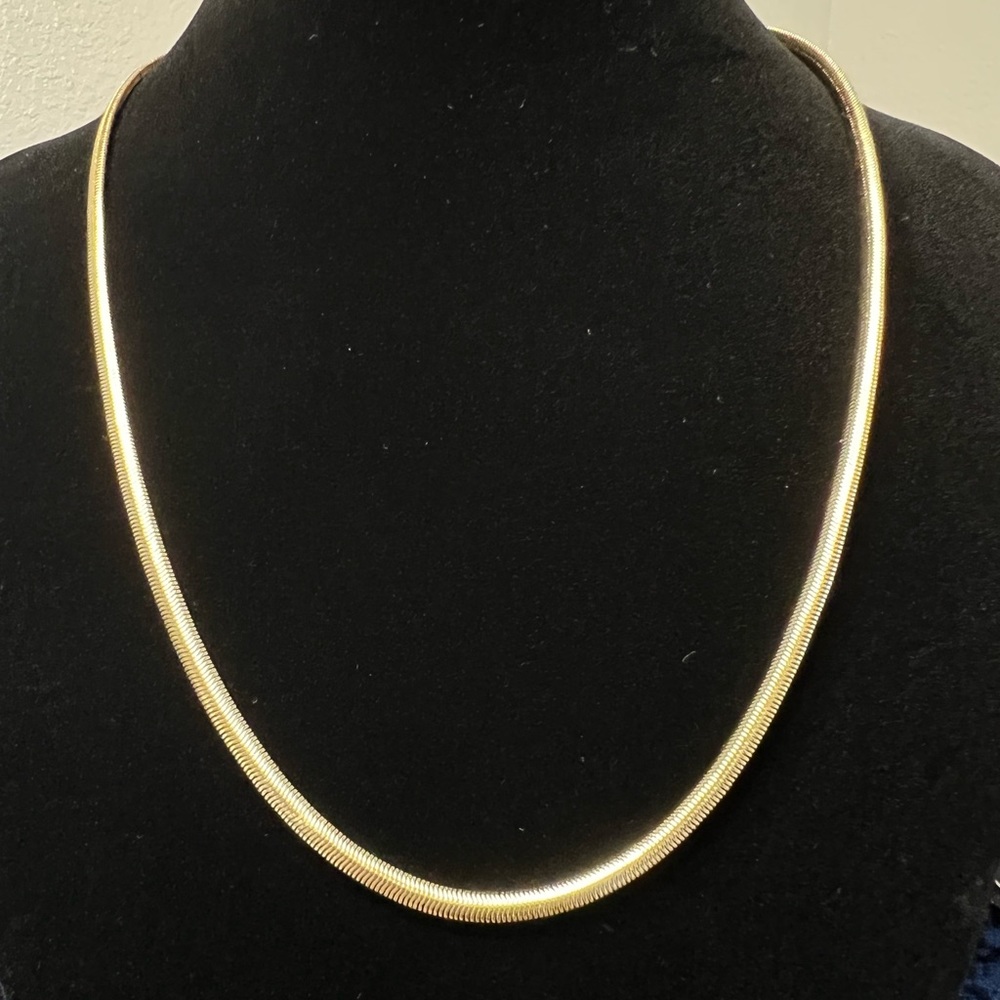 Gold Chain - Picture 2 of 4